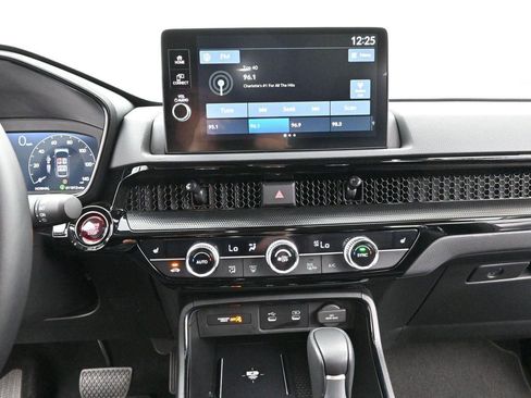 Used 2025 Chrysler Pacifica Select FWD image 18
