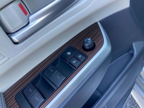 Used 2024 Toyota Sienna XLE image 11