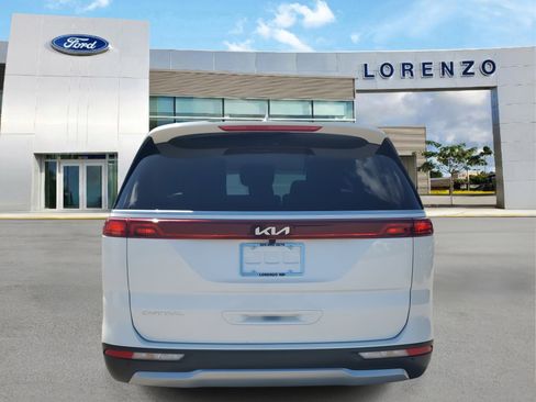 Used 2023 Kia Carnival LX image 6