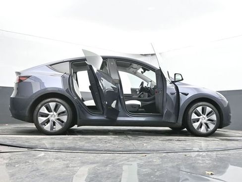 Used 2023 Tesla Model Y Long Range image 73