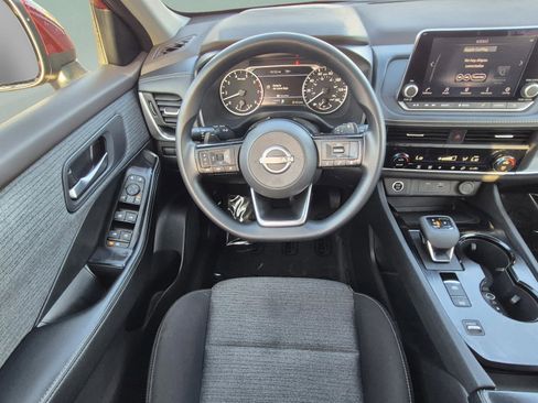 Certified 2023 Nissan Rogue SV FWD image 12