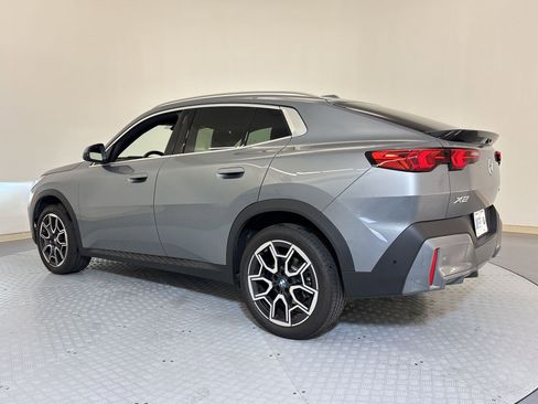 Used 2025 BMW X2 xDrive28i AWD/4WD image 3