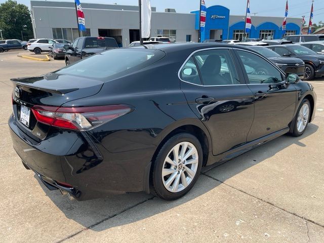 Used 2024 Toyota Camry SE FWD image 3