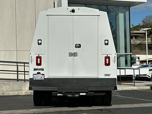 Used 2022 Ford F350 XL w/ Power Equipment Group image 4