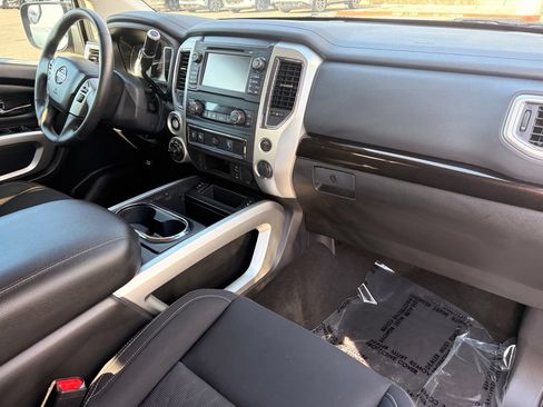 Used 2018 Nissan Titan SV w/ SV Convenience Package AWD/4WD image 11