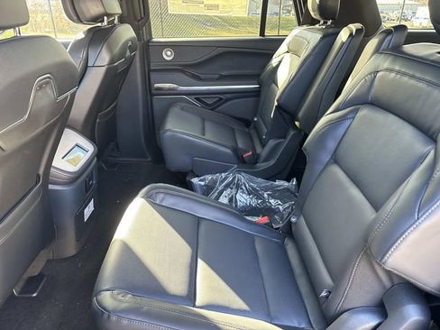 New 2026 Lincoln Navigator Reserve w/ Jet Appearance Package AWD/4WD image 18