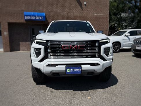 Used 2024 GMC Canyon Denali AWD/4WD image 2