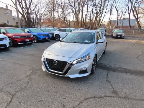 Used 2022 Nissan Altima 2.5 SV image 1