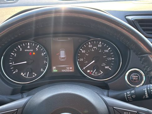 Used 2017 Nissan Rogue SL w/ SL Premium Package FWD image 29