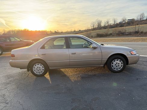 Used 1997 Toyota Camry LE image 7