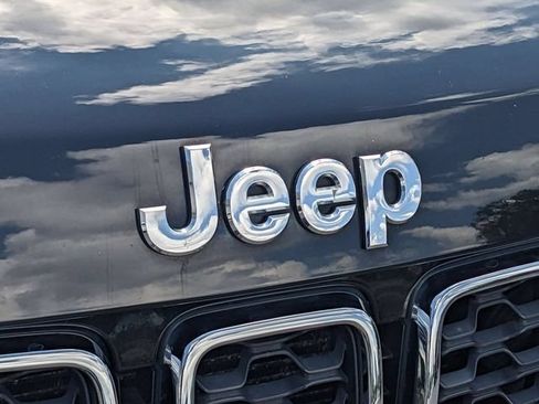 Used 2017 Jeep Grand Cherokee Limited AWD/4WD image 9
