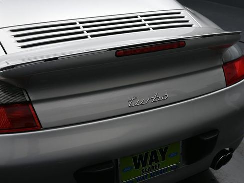 Used 2004 Porsche 911 Turbo image 9