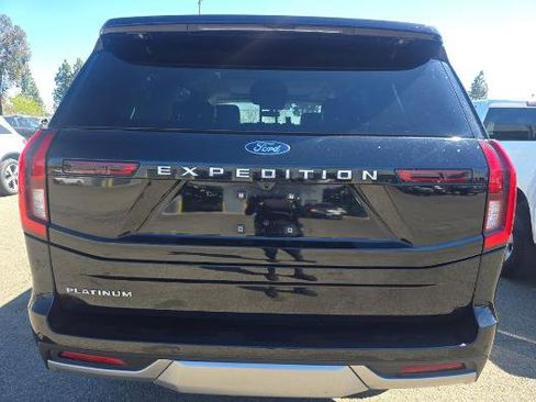 Used 2025 Ford Expedition Platinum image 5