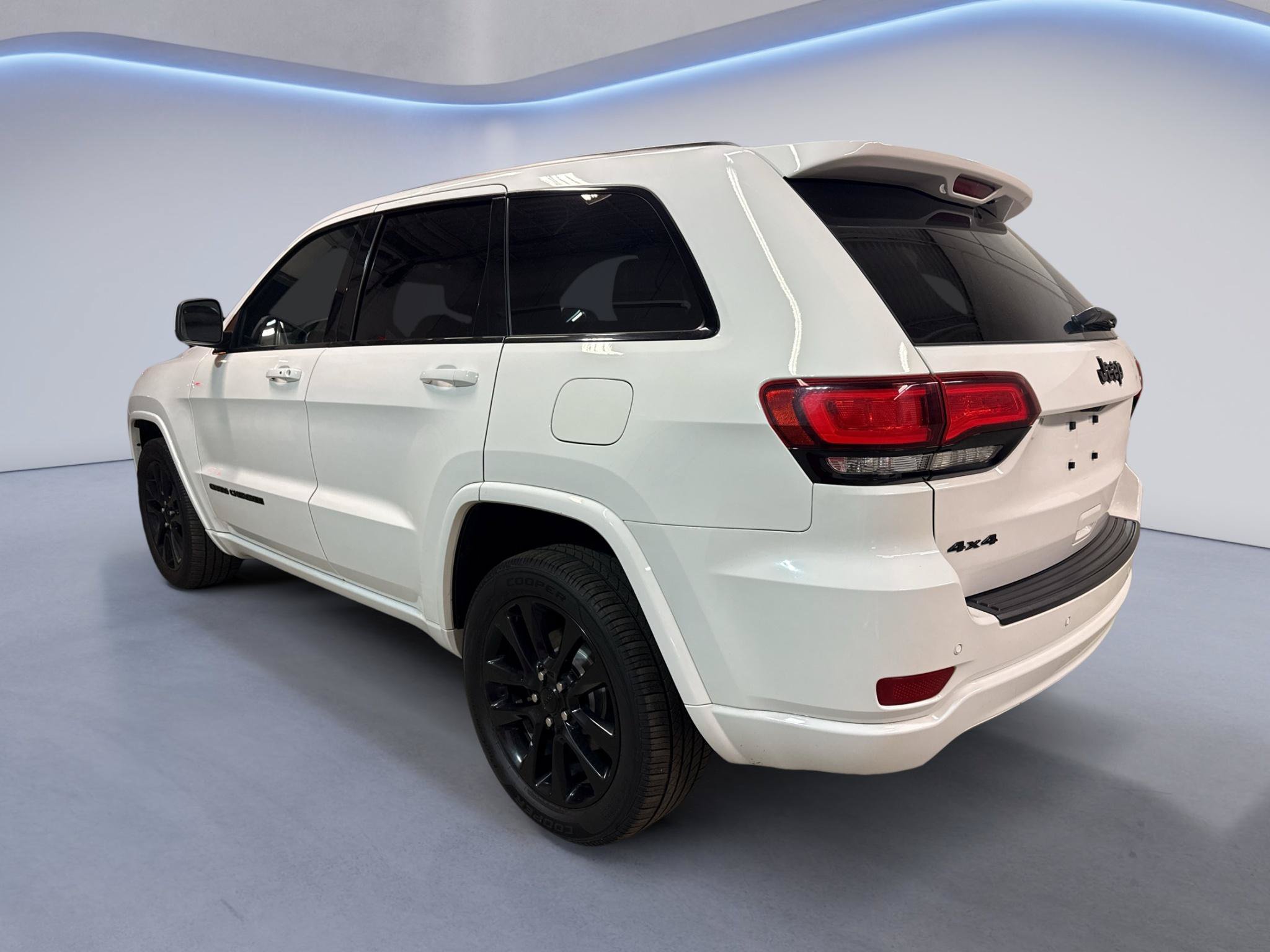 Used 2019 Jeep Grand Cherokee Altitude AWD/4WD image 5