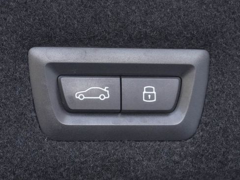 Used 2023 BMW i7 xDrive60 AWD/4WD image 40