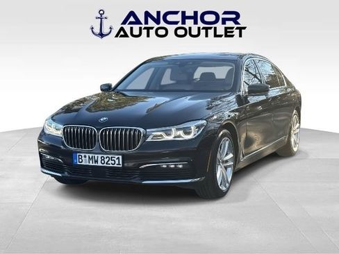 Used 2018 BMW 750i image 4