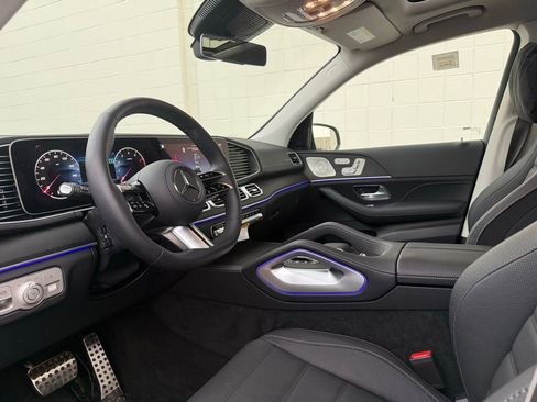 Used 2026 Mercedes-Benz GLS 450 4MATIC image 4