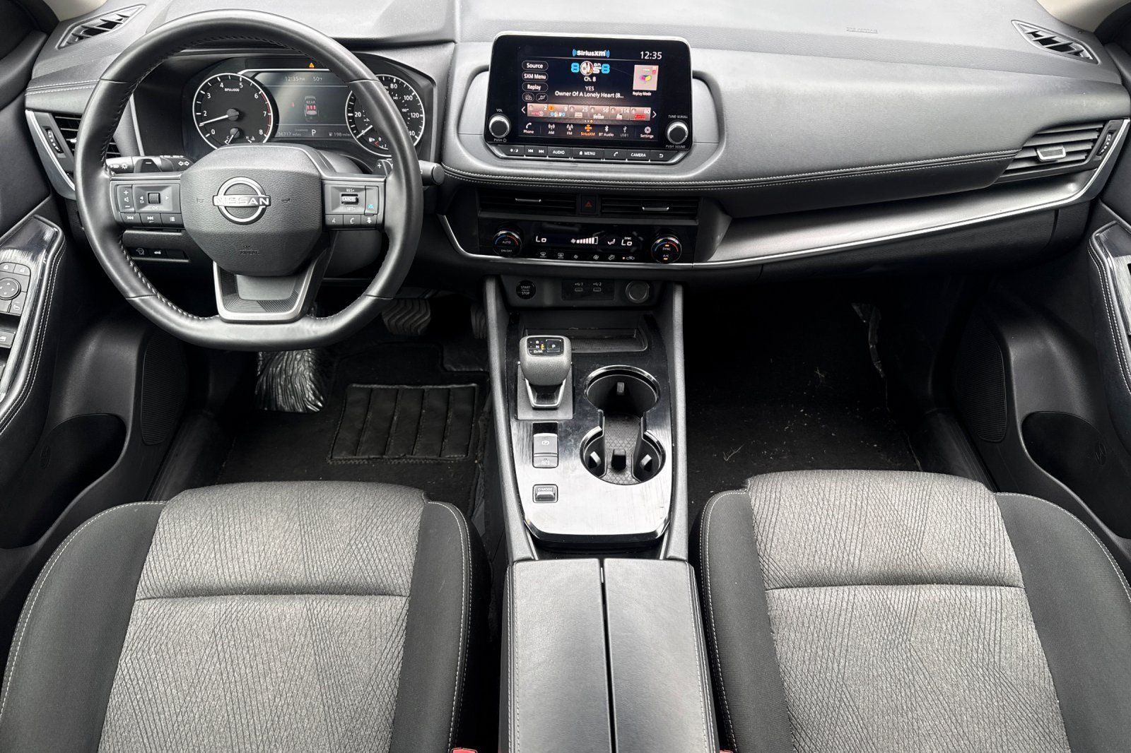 Used 2025 Nissan Rogue SV FWD image 18