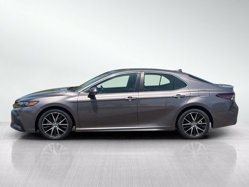 Used 2022 Toyota Camry SE FWD image 2