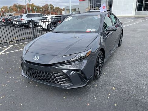 Certified 2025 Toyota Camry SE image 1