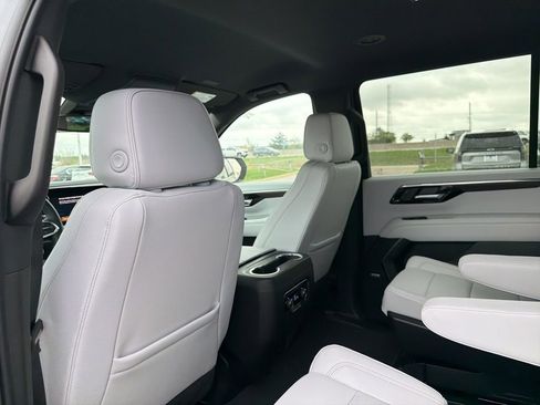 New 2025 Chevrolet Suburban Premier AWD/4WD image 18