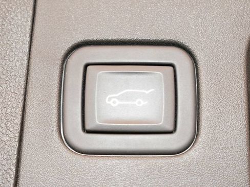 Used 2024 Cadillac XT4 Premium Luxury AWD/4WD image 15