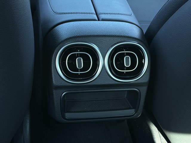 Used 2025 Mercedes-Benz C 300 4MATIC Sedan image 20