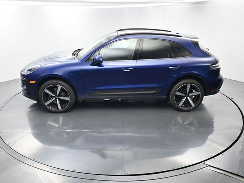 Certified 2025 Porsche Macan AWD/4WD image 34