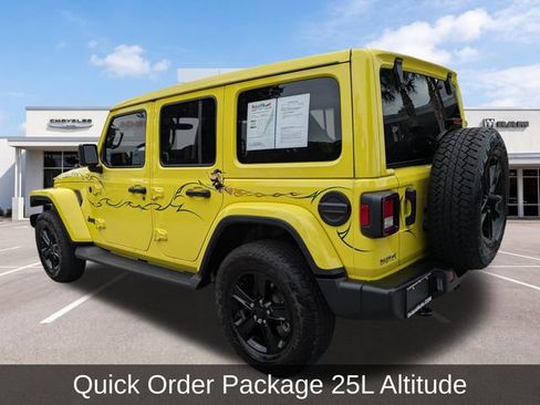 Used 2023 Jeep Wrangler Unlimited Sahara AWD/4WD image 5