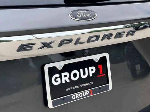 Used 2020 Ford Explorer XLT w/ Equipment Group 202A AWD/4WD image 30
