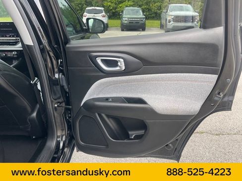 Used 2022 Jeep Compass Latitude AWD/4WD image 17