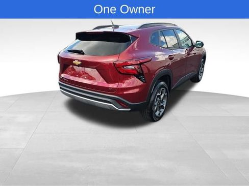 Used 2024 Chevrolet Trax LT w/ LT Convenience Package image 5