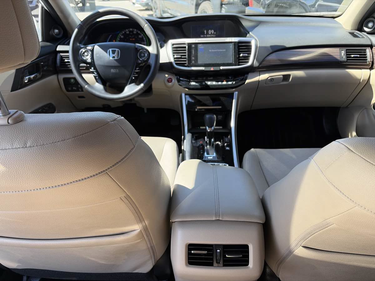 Used 2017 Honda Accord Touring image 17