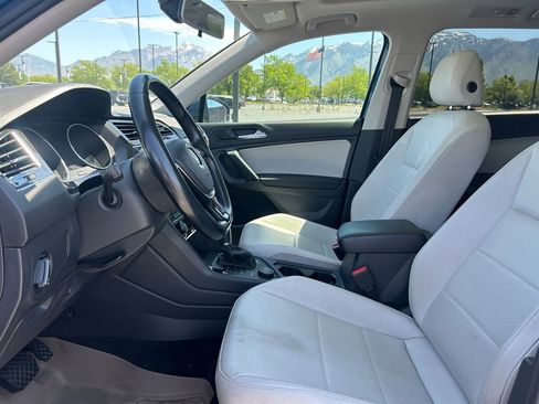 Used 2019 Volkswagen Tiguan SE w/ Panoramic Sunroof Package AWD/4WD image 26