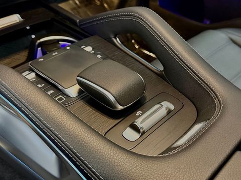 Used 2025 Mercedes-Benz GLS 450 4MATIC image 34