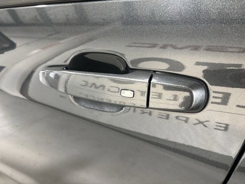 Used 2020 Chevrolet Equinox LS image 3