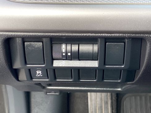 Used 2017 Subaru Outback 2.5i Premium image 12