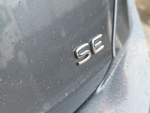 Used 2024 Volkswagen Jetta SE FWD image 11