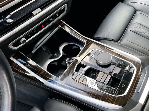 Used 2025 BMW X7 xDrive40i image 16