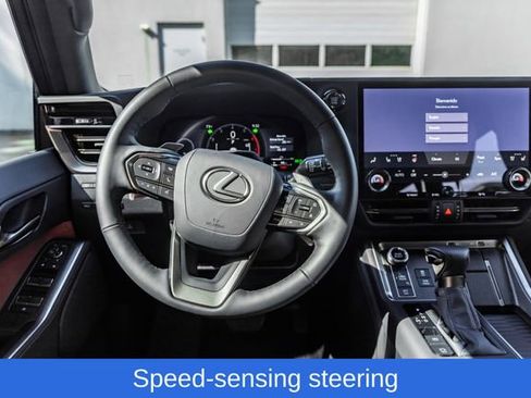 Used 2026 Lexus GX 550 w/ Accessory Package (2T) AWD/4WD image 32