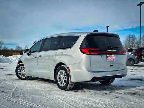 New 2026 Chrysler Pacifica Select image 5