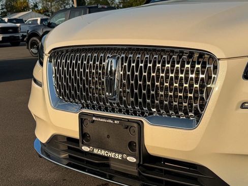 Used 2021 Lincoln Corsair AWD w/ Premium Package image 8