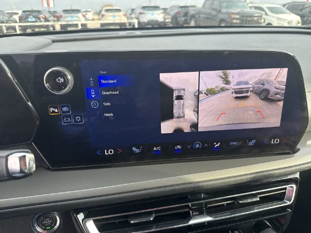 Used 2026 Chevrolet Traverse LT w/ Driver Confidence Package FWD image 15