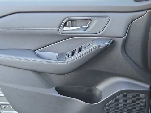 Used 2025 Nissan Rogue SV w/ SV Premium Package image 20