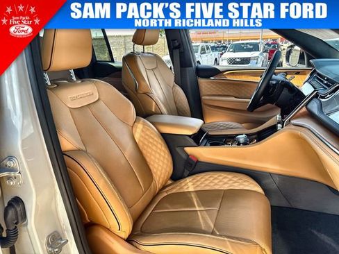 Used 2025 Jeep Grand Cherokee Summit AWD/4WD image 34