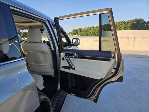Used 2023 Lexus GX 460 Luxury w/ Accessory Package AWD/4WD image 26