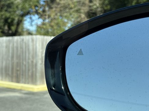 Used 2024 Chrysler Pacifica Touring-L image 17