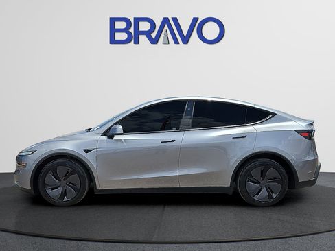 Used 2026 Tesla Model Y Long Range AWD/4WD image 2