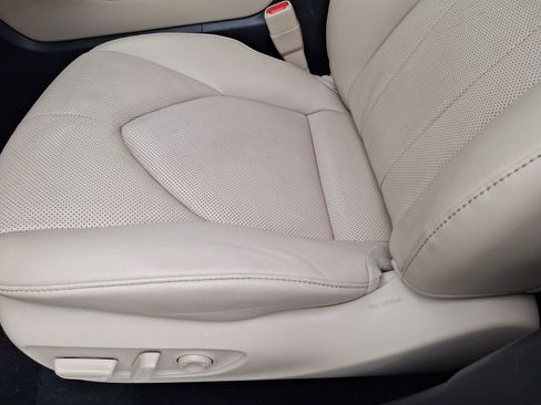 Used 2023 Toyota Highlander Limited image 18