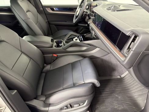 Certified 2026 Porsche Cayenne AWD/4WD image 25